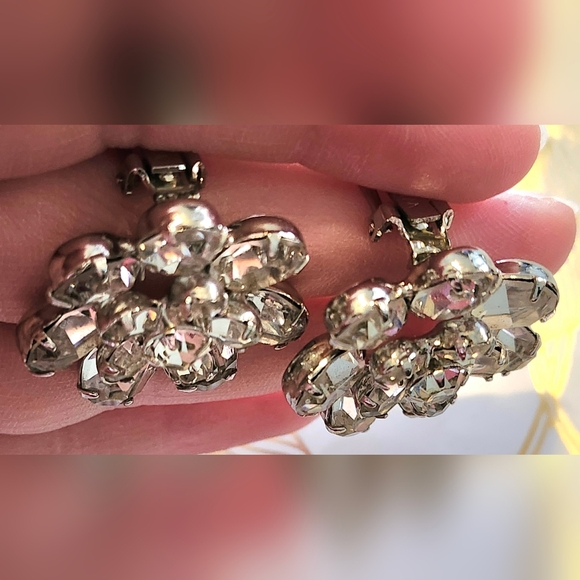 Vintage Weiss Large Rhinestone Clip On Earrings - Picture 7 of 8